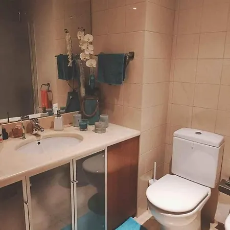 2 Bedroom Close To Airport With Pool & Gym Лиссабон