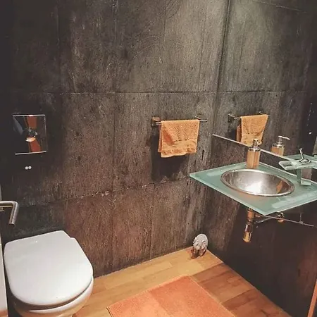 2 Bedroom Close To Airport With Pool & Gym Лиссабон